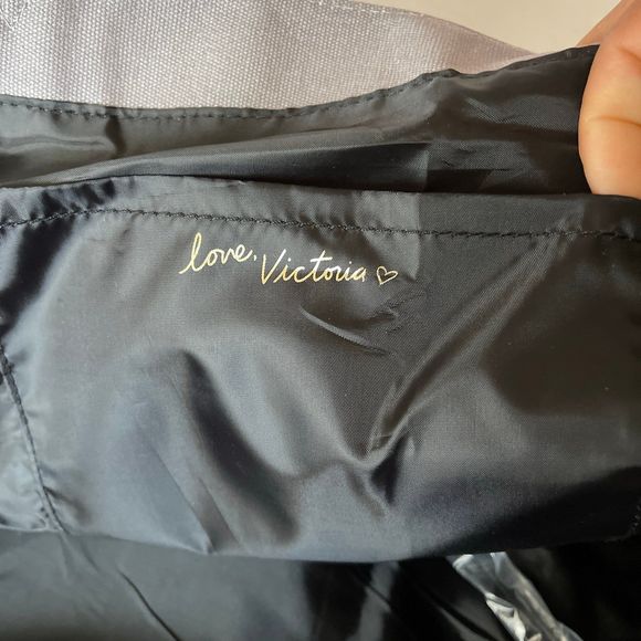 NWT Victoria's Secret Gray Striped Travel Beach Tote Bag 15 Inch - Picture 7 of 7